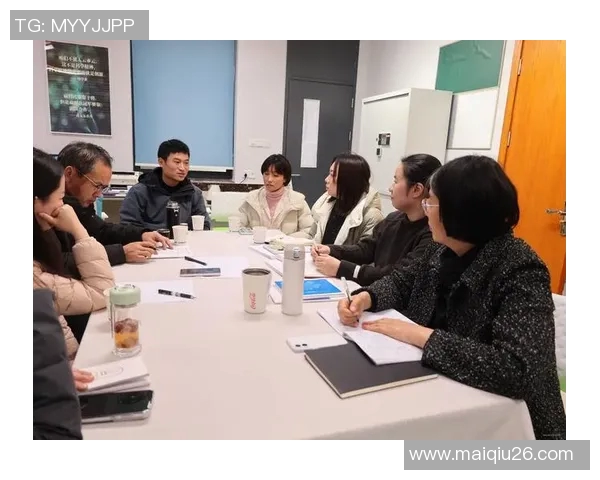 聚焦南京羽毛球队团队协作与欧冠足球的精彩对比与启示